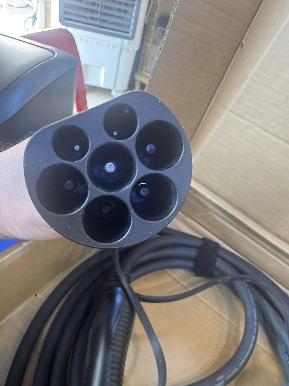 كيبل توصيل او سيار للشحن
توصيل شاحن للمولات او سيار توصيل اخاف الكهرباء بيعده ما توصل هذا يعتبر توصيل او طول الواير مال شحن جديد

*********** 

توصيل موجود مكاني بغداد السعر 45
