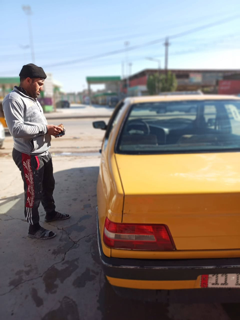 السلام بيجو 405 موديل 2012 رقم انكليزي بغداد بأسمي  مصفرة هيئة وغرامات المكان بغداد للستفسار اتصل، ***********
