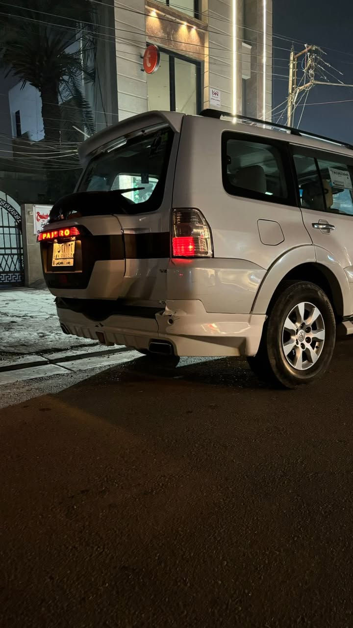 باجيرو حبتور فول موصفات موديل 14 محدثه 24 مكفوله من ضربه بيها صبغ تحديث البلاسك فقط كير مكينه  خير من الله رقم بغداد بسم خالي غراضها الصليه كلهن موجودات  العنوان بغداد سيديه السعر اتصل  ***********
