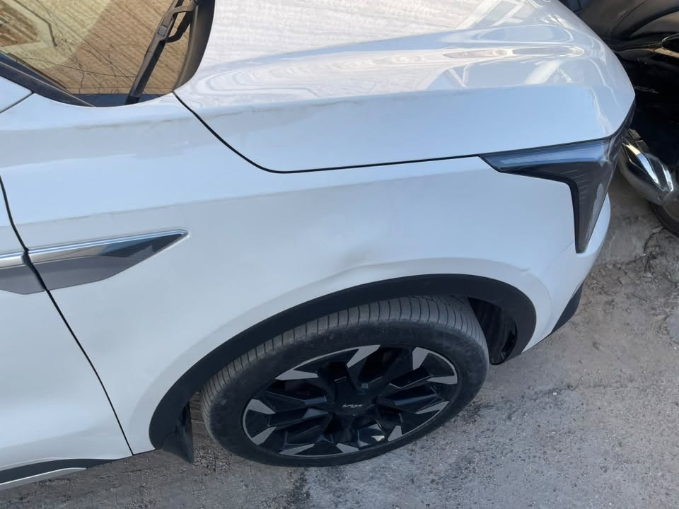 سورنتو 2024 خليجي

ماشيه 39 الف 

محرك 3.5

دخول ذكي ( بصمة ) وتشغيل عن بعد 

تحكم ستيرن 

شاشة apple carplay and android auto

 كاميرا خلفية دوارة

حساس امامي وخلفي 

 كراسي كهرباء 

 صندوق كهرباء 

دشبول الكتروني متصل 

 7 راكب

 3 قطع تبريد 

مانع انزلاق 

 وضعيات قيادة 

مساعد نزول المنحدرات 

زر تشغيل واطفاء الحساسات 

اوتو هولد

ويل حجم 20

شحن لاسلكي

        

   بيه رصعات واضحه بالصوره  مكان بغداد 

السعر 28وبيه مجال 

للأستفسا***********
