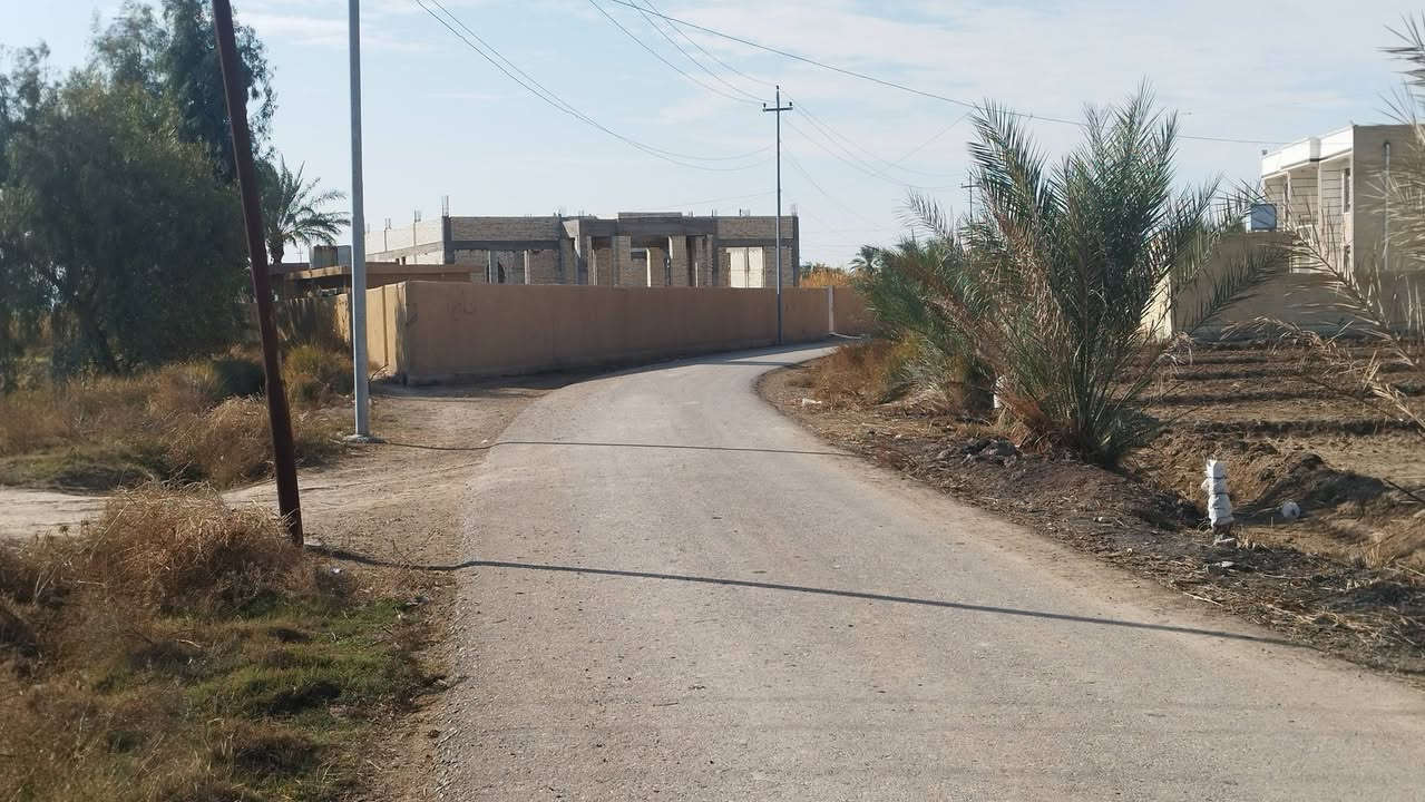 ارض 3 دونم طابو صرف في قريه العناز.. شارع العام ع بعد 200متر... جامع ومستوصف بيطري ع غرب 50 متر... داخل الارض اساس بيت مساحه 300متر... 0783 553 4922
