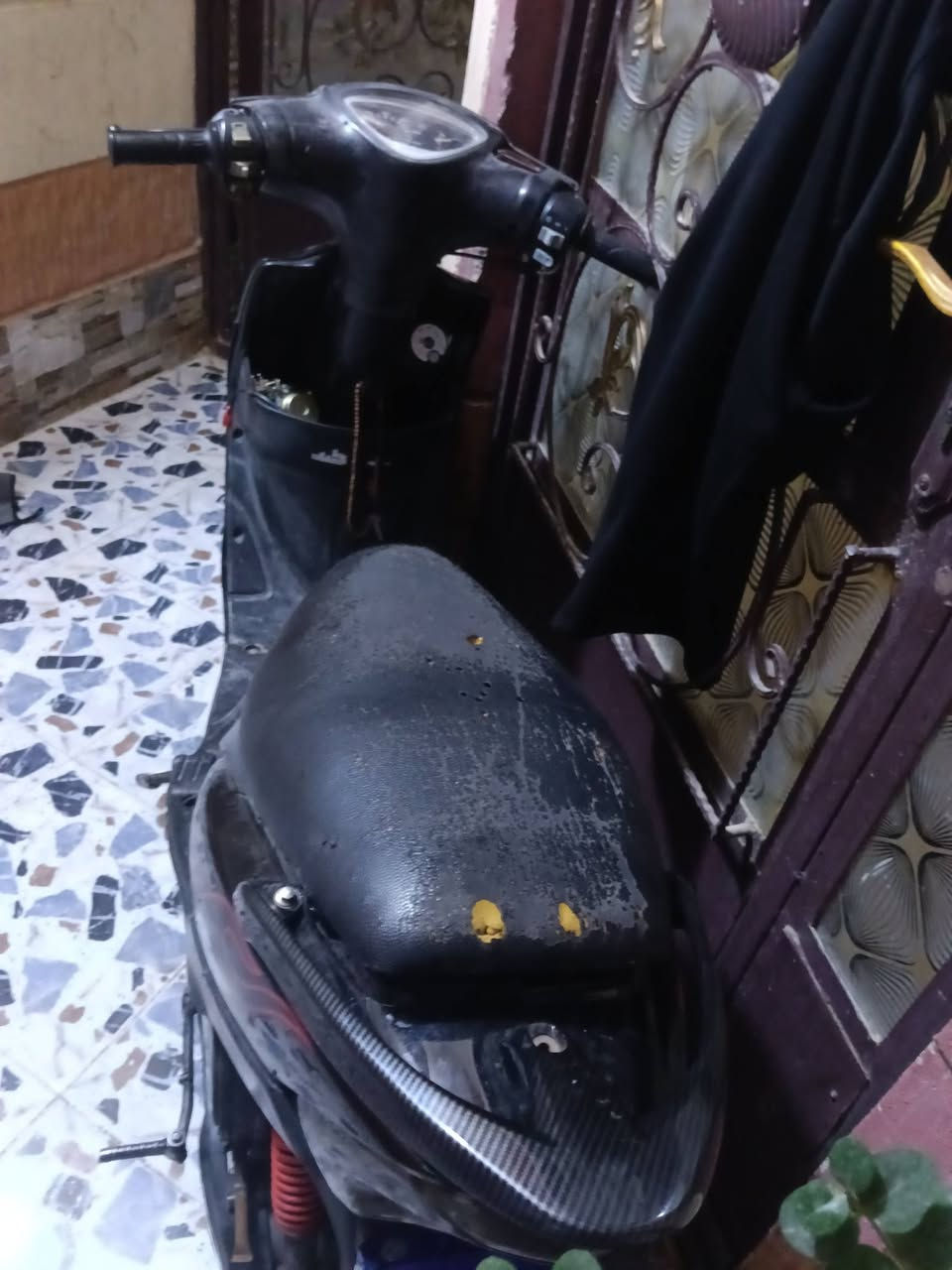 كوم حديد عوسه كابريتر دراجه متروكه بس تشتغل ب 300قفل مكان بغداد شعب ***********
