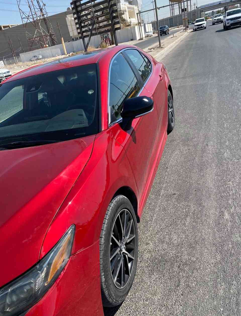 السلام عليكم 
كامري موديل 2022 لون احمر طماطي مميز فئة se بلس فول مواصفات ١/١ وارد كندي رقم اربيل 
المواصفات :
بصمة تشغيل 
فتحة سقف سلايت 
رادار امامي وجانبي وخلفي 
تبريد قطعتين
كامرة خلفية دوارة
كشنات جلد 
الكشنات الأمامية ثنينهم كهرباء 
شاشه حجم كبير 
تحديد مسار 
فول تحكمات ستيرن 
بعد باقي المواصفات معروفه 
المحرك والكير كله بلادي على وضع الشركة
السياره بإسمي شخصياً والسنوية ما منهية
ما ناقصها اي شي نظيفه جداً 
ملاحظة: السياره بيها تبديل باب وجامرلغ امامي بلادي نفس اللون جهة السايق بدون دواخل بدون ايرباك ، كلها بلادي ولا ايرباك طاك بيها حادثها جدا حلو ، واللي يريد صور الحادث يراسلني واتساب 
السعر : 206
رقم الموبايل : ***********
