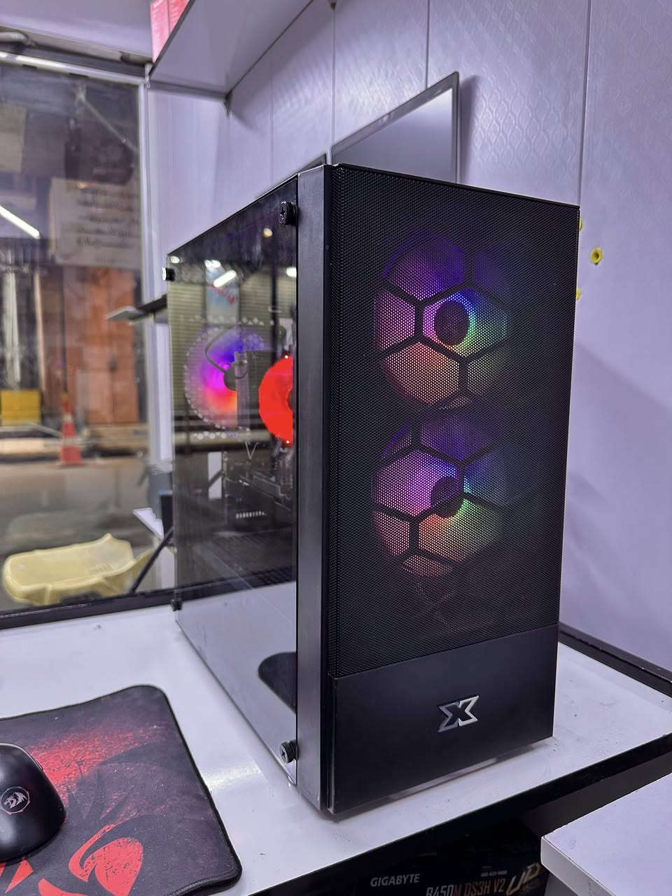 تحية طيبة شبابنا وحبايبنا 
تجميعة مرتبة تشغلك اغلب الالعاب 
اغلب القطع جدد 
I5 9400f
Gtx1050ti inno3d
RAM 16 3200 جديد
Asus H310 prime
ssd128-HDD50
Cpu cooler rgb 
‏P.S500W+80PLUS DEEPCOOL
CASE 3FAN 
السعر ٣٥٠ الف 
متوفر توصيل لكافة المحافظات 
عنوان المكتب - كوت المشروع شارع الحاسبات مكتب mega 
***********
