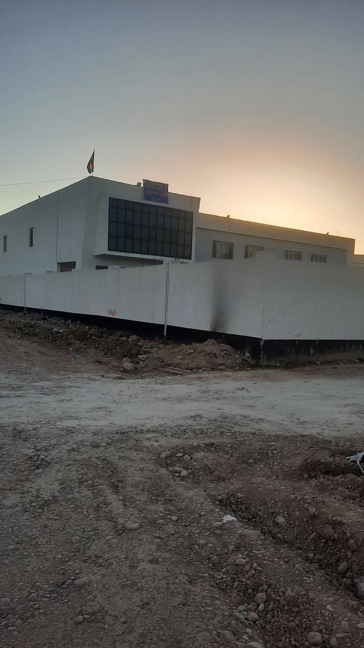 قطعة ارض للبيع مساحة ٢٥٠متر في باب الدرب مقاطعة الشرقي ال ١٤ على ساحة علما العمل مستمربالخدمات موقع القطعة كما مؤشر بالخريطة بالدبوس الاحمر 
بقية الصور شاهد على الخدمات علما شارع ٦٠ مفتوح وشوارع صب والعمل مستمر بوتيرة عالية 
العرض لغاية يوم الخميس فقط 
السعر ٨٠ وبيها مجال للاستفسار ***********
