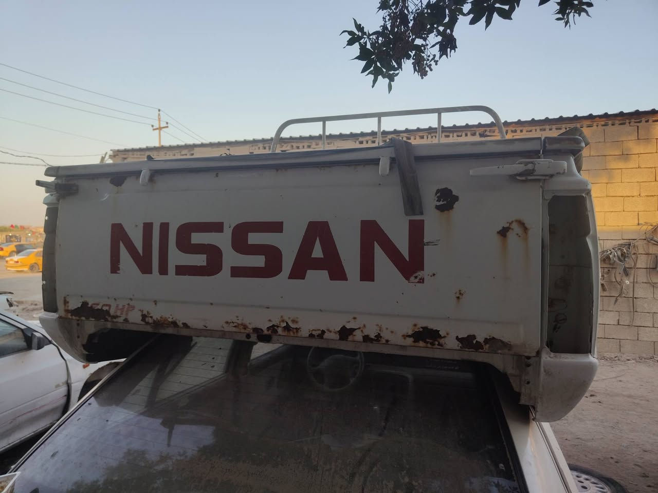 السلام عليكم يوجد بدي نيسان بيكم من 2000فوك نضيف عنوان بصره زبير الهاتف ***********بيه واتساب
