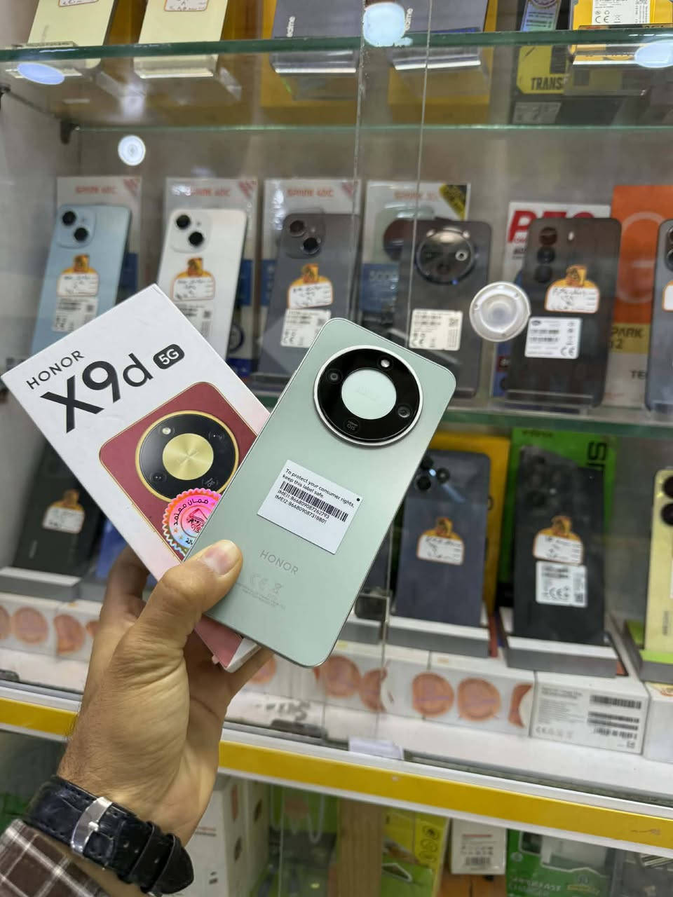 هونرX9d فايف جي مستخدم قليل الذاكره 256 العشوئيه 12بطاريه 8300 شاحن فائق السرعه 66واط السعر 390الف الاستفسار خاص او الاتصال ***********بي وات ساب
