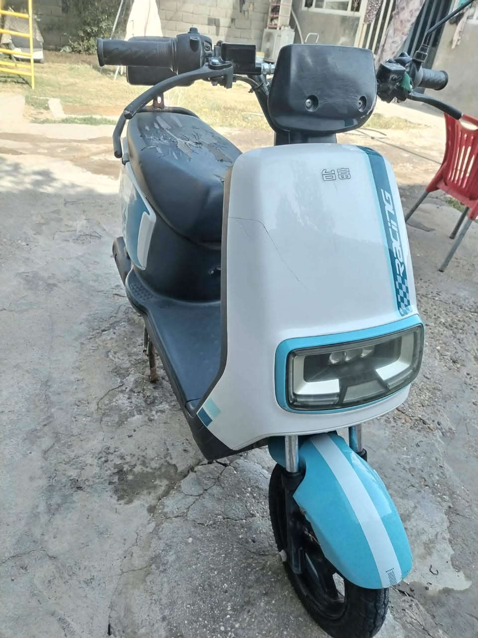 دراجه شحن بوليسي مكفوله كهربائيات +بطاريت 4 توني شادهن دراجه جديده حيل مكاني حله مركز  سعر 450اوبيه مجال رقم الهاتف ***********
