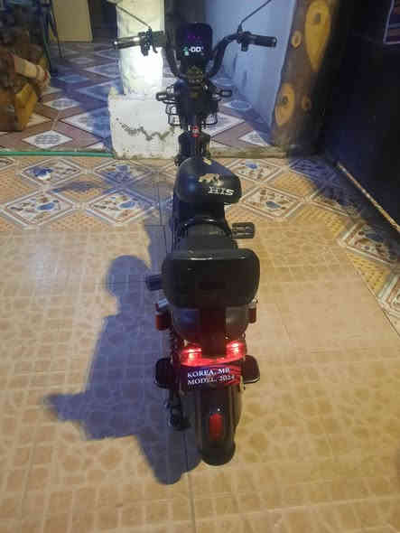 السلام عليكم أخوان دراجة شحن للبيع سعر 350 الف  وبيها مجال مكاني ديالى شهربان رقم ***********
