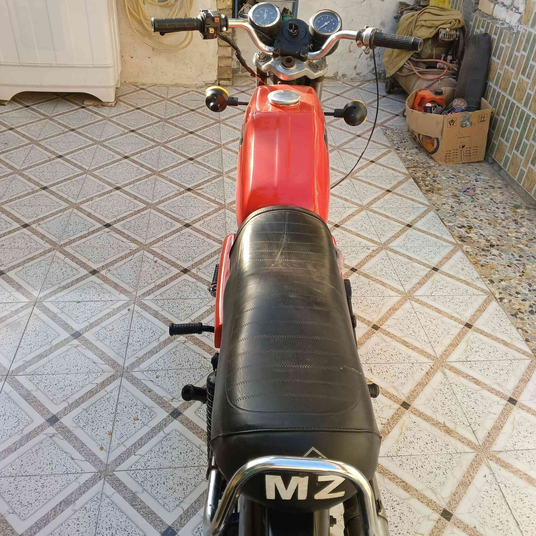 السلام عليكم عندي دراجه انزل 82 دراجه خير من الله بيها لحين بالخشم قص الماكينه قص اربعه عارضه مليون ومئه وبيها مجال***********
