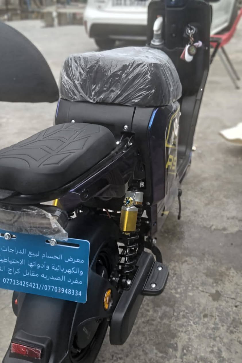 السلام عليكم دراجه شحن للبيع ماصارلي هواي من اخذتها الدراجه نضيفه 98% وتتحمل وزن 130كيلو وسرعة 120 وسعرها 600 وبيها مجال الشراي يتصل لو يراسلني واتساب *********** مكاني بغداد الوزيريه
