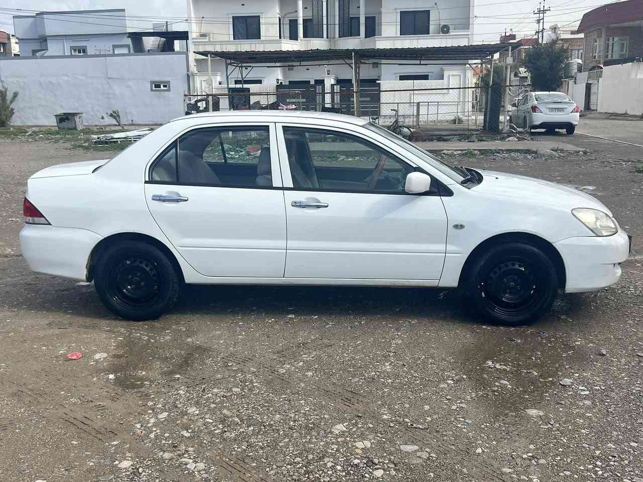 سلاموعليكوم. لانسر موديل2011كئرومه كينه به شه رت ته بريد مه زبوته دووپارجه ساردى تيايه  پيتاقه ى بانزينى هه يه  ماشالله سه ياره يه بئ عه يبه سعرى 95مه جالى تيايه ژماره مووبايل ***********
