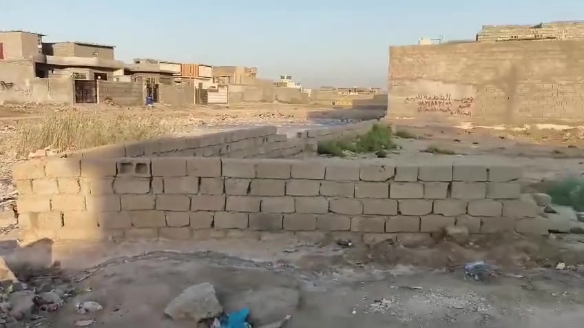 سلام عليكم  من رخصه الادمن
‏عندي قطعه ارض للبيع المكان الفلوجه خلف مجمع الرحاب طابو زراعي سند ٢٥ تحويل
‏الارض ركن على شارعين المساحه 400
‏للبيع
‏للاتصال ***********
***********
