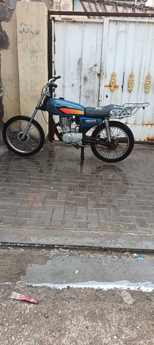 دراجه نامه ادوات محرك نضيف شاصي كفاله شغل واطلع وين ماتريد كفاله من السرقه سعرها 400 وبيها مجال عنوان بصره حيانيه ***********
