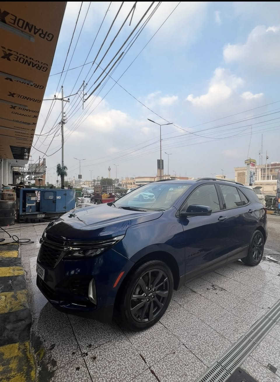 السلام عليكم كوينكس مويل 23 سياره جديده حيل فول موصفاتRS سياره مرقمه جاهزه رقم ميسان  الصبغ نص جاملغ فقط الباقي كله كفاله سياره جديده ***********
