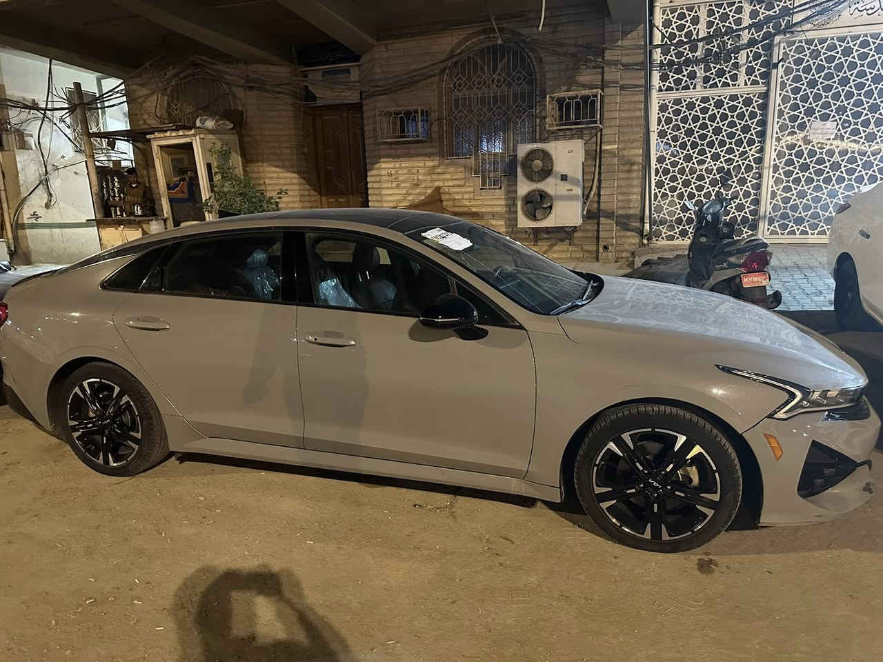 السلام عليكم 
كي فايف جيتي لاين موديل 23 حادث بسيط جدا 
بدون ايرباك السياره كلشي بيه بلاد
ملاحظه///بدون رقم حره باسمي تترقم جميع المحافظات////
الحادث بالمنشور 
السياره ليبل واحد 
مكينه 1600 تيربو
السعر 187 وبيه مجال
لتواصل (***********)
وكلشي موجود بالسوك والرزق على الله 🧿
