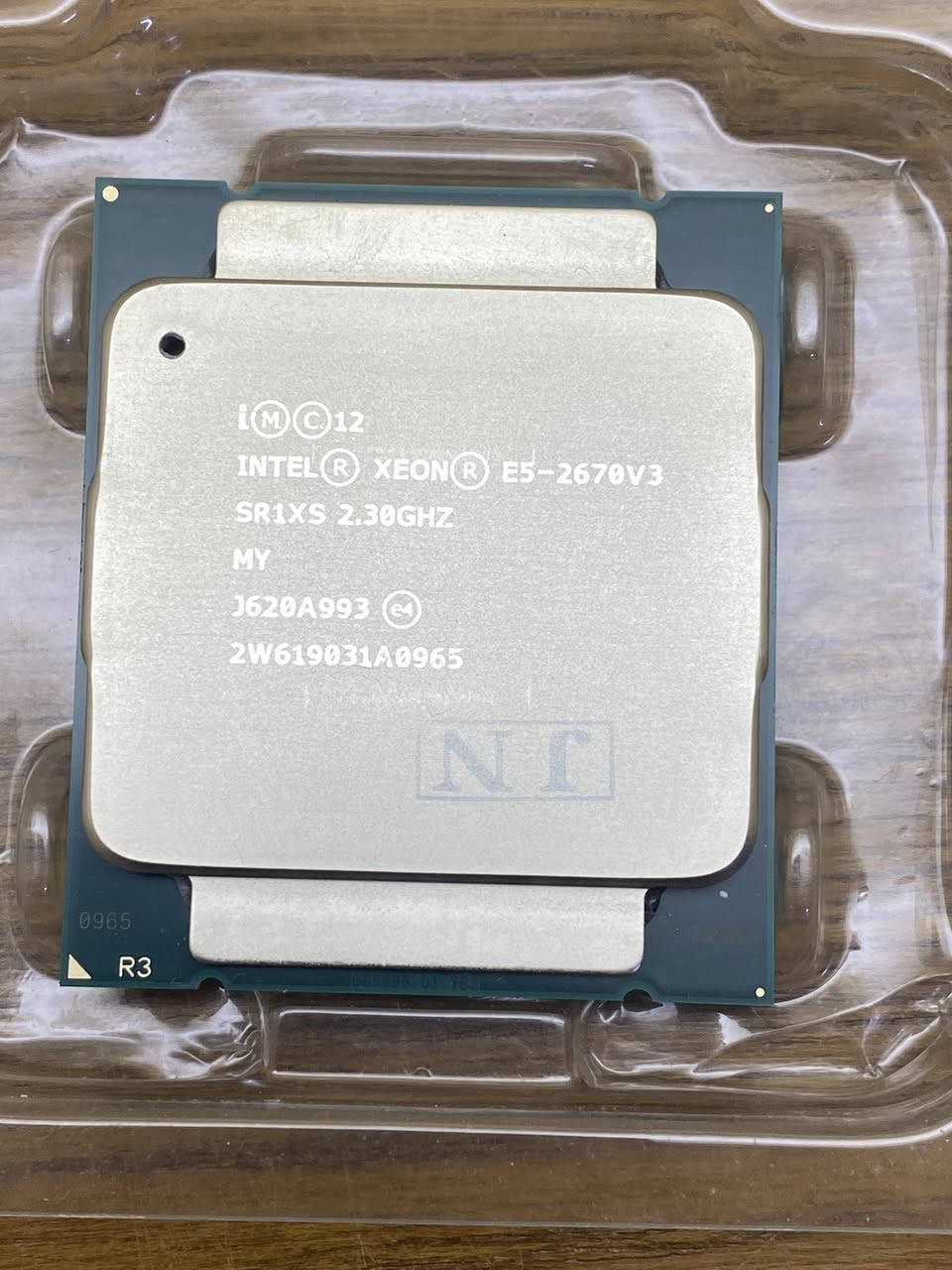 معالج زيون

المواصفات الفنية (Intel Xeon E5-2670 v3)

هذا المعالج يعتبر خياراً ممتازاً لمحطات العمل (Workstations) 
والسيرفرات، ويحظى بشعبية كبيرة في تجميعات الحاسوب الاقتصادية والقوية:

• عدد الأنوية: 12 نواة حقيقية و 24 مساراً (Threads).

• السرعة (Clock Speed): التردد الأساسي 2.30 GHz ويصل إلى 3.10 GHz مع خاصية الـ Turbo.

• الذاكرة المؤقتة (Cache): 30 ميجابايت (Smart Cache).

• المقبس (Socket): LGA 2011-v3.

• استهلاك الطاقة (TDP): 120 واط.

• دعم الذاكرة: يدعم رامات DDR4 بترددات 1600/1866/2133 (يدعم رامات السيرفرات ECC الأرخص ثمناً).

السعر  ٢٥.٠٠٠ مع التوصيل 

#معالج #زيون #سيرفر #ريندر #العراق #بغداد #حاسبات #قطع_كمبيوتر #تطوير_حاسبات #سوق_الحاسبات #جيمنج_العراق #محطة_عمل #تقنية #بيع_شراء #إنتل #Xeon #E5_2670v3 #Workstation #Server #Gaming_PC #Hardware_Iraq #Intel_Xeon #X99 #أمازونياتي


**إذا كنت صاحب هذا الإعلان وتريد حذفه لأي سبب، رجاءا أرسل رسالة إلى الدعم الفني**