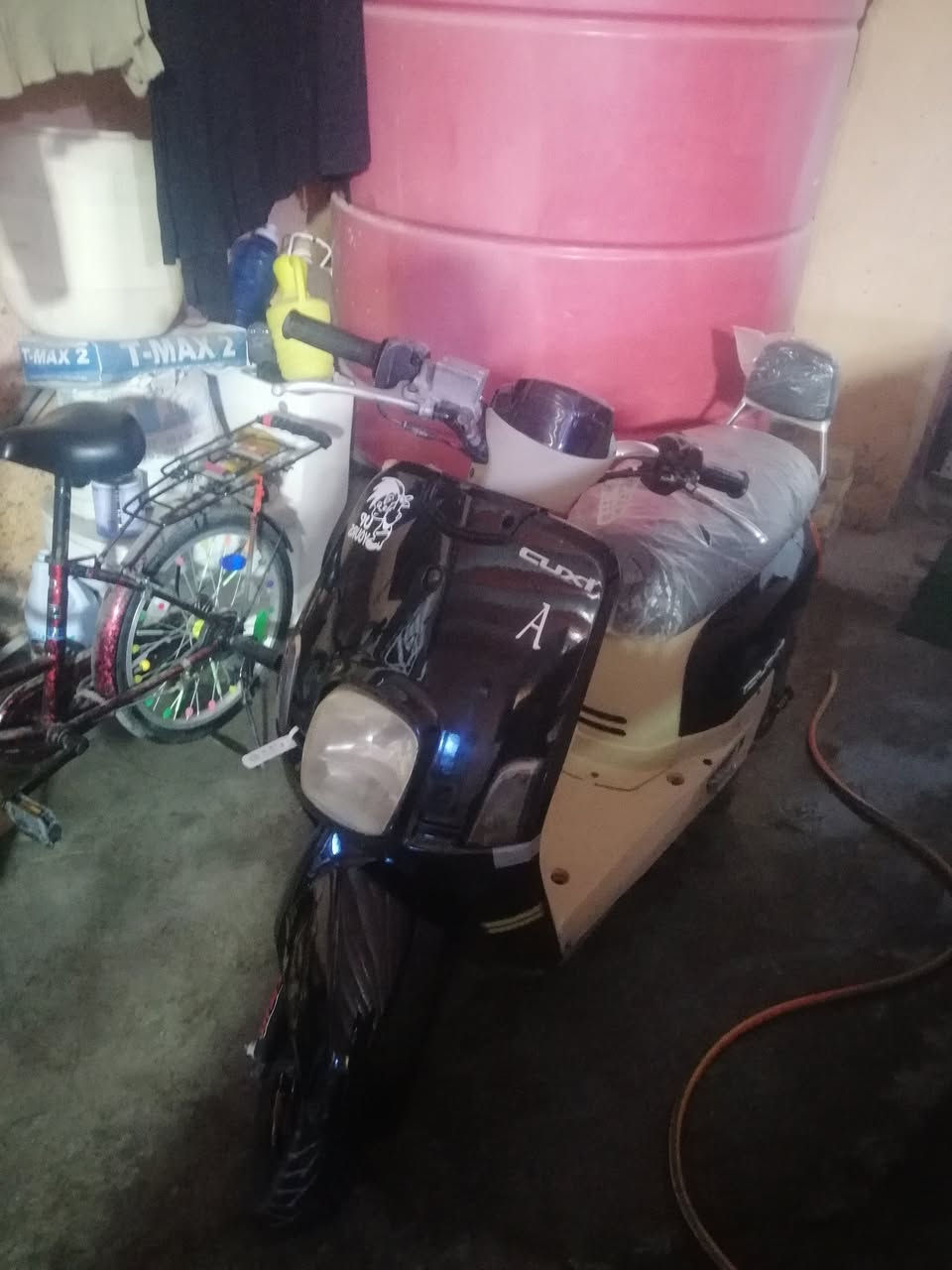 السلام عليكم دراجة ماكس بوليسي2007 أسود داخل كريمي مكينة كفالة بل جيس صوتهة ما ينسمع وين ما تريد تفحص مكينة افحص كلشي شغال بيها أشاير ودراجة صدك حلوة ونضيفة سعرها ١٠٠٠٠٠٠ مليون وبيها مجال
مكاني البصرة قبلة للأستفسار أكثر واتساب ***********
