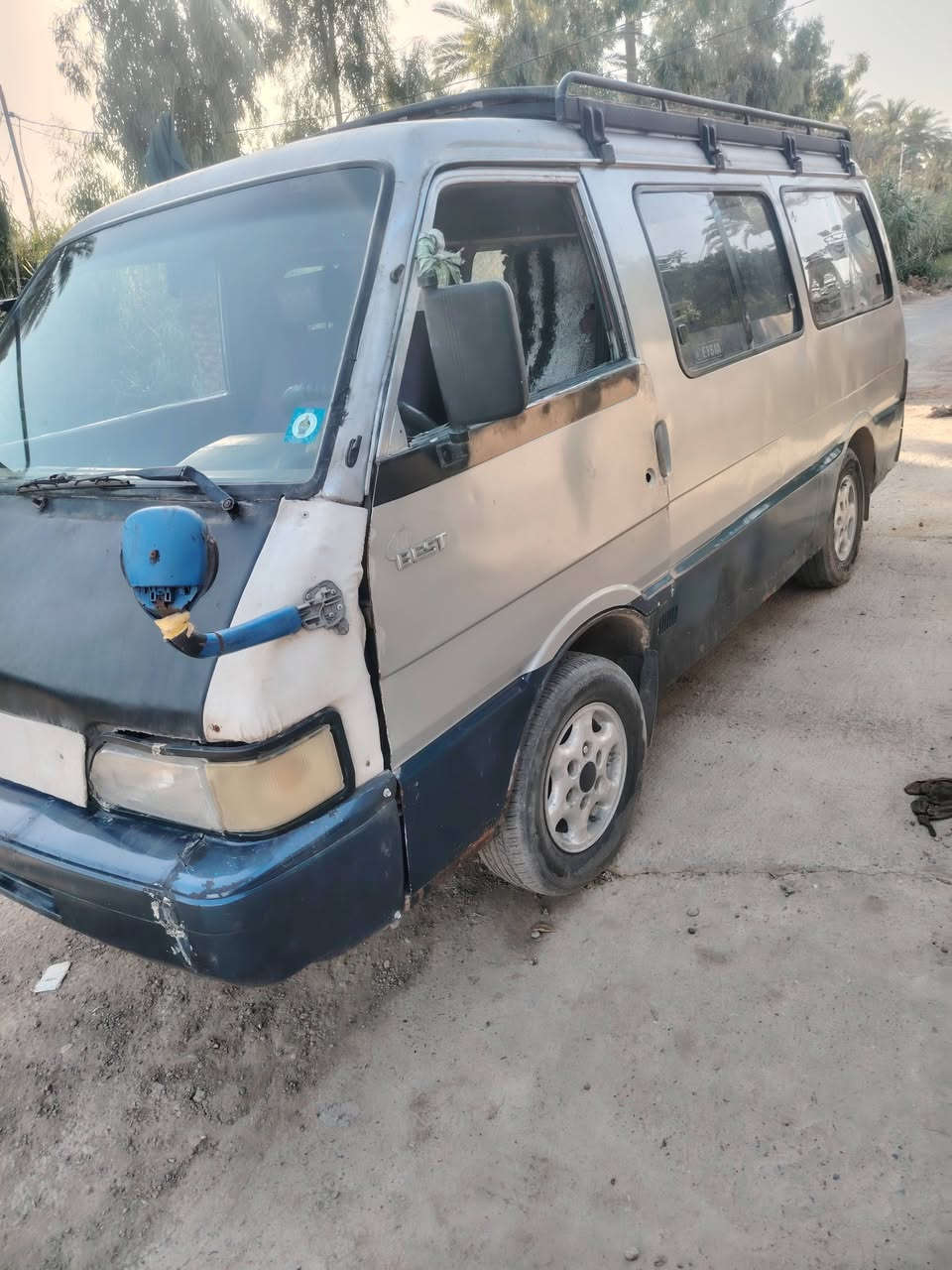 السلام عليكم كيا للبيع موديل 93 سنويه باسمي هزه جديده تحويل ثاني يوم محرك وقير غير من الله العنوان ديالى بعقوبه السعر 30 وبيها مجال ***********.
