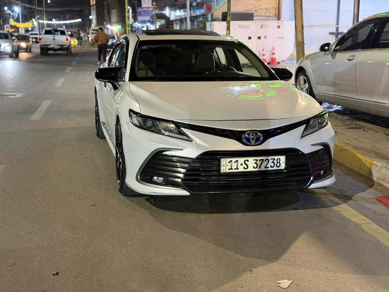 كامري موديل ٢٠٢٣ خليجي هايبرد
وكالة عبداللطيف جميل
ماشية ٢٥ الف كيلو
فول مواصفات 
حساسات امامي خلفي
سلايد روف 
كامره خلفية
تبريد قطعتين
برده خلفية كهرباء
نظام ترحيب  اناره داخلية
مري شفط
ويل trd 
بدي كت كامل 
كامره اماميه تسجيل 
بيها بارد مثل مموضح بالصوره
سونرها موجود
ومابيه اي نقص ثاني 
سعرها ٢٢الف وبيها مجال بسيط
وسونر موجود ايضا
بيها رصعات بسيطه عددهن ٤ 
بس ممبينه بالصور
***********
