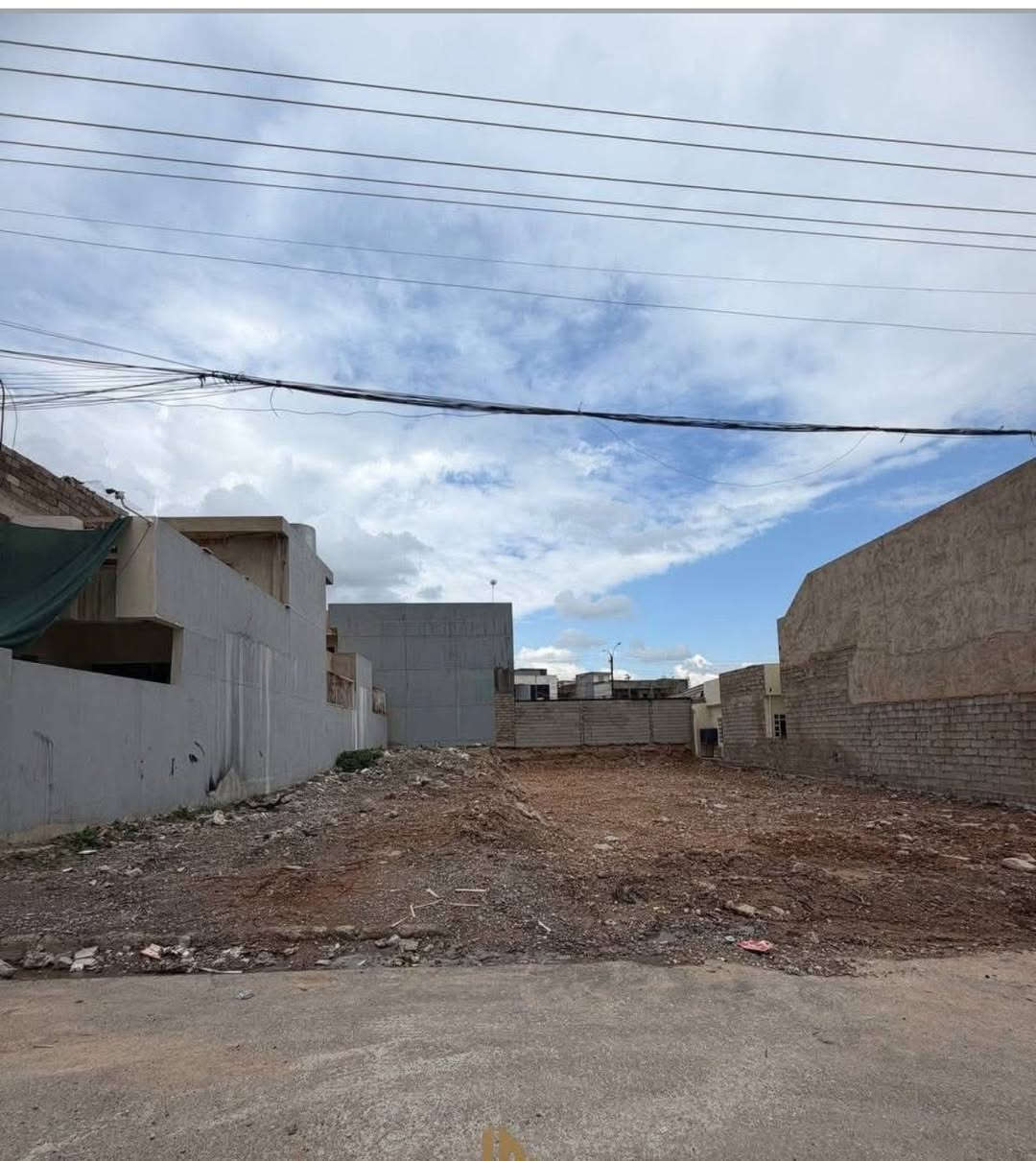 ارض للبيع
وبسعر مناسب 
 حي الكندي الاولى بظهر السايدين
المساحة : 150 متر
الواجهه : 6 متر
الاتجاه : قبلة
المكاتبة مع الشرعي
شارع تبليط 12م 
فول خدمات 
ماء وكهرباء وتبليط 
ومدارس وأسواق وجوامع 
سعر المتر  900  ألف 
للاستفسار مراجعة مكتب العمران سايدين حي السكر او الاتصال على الارقام التالية 
***********
***********
