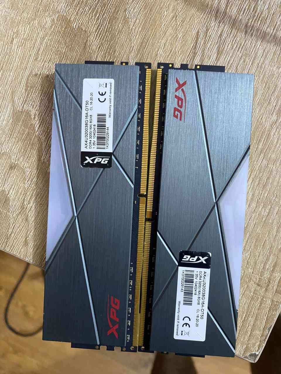 XPG ADATA GAMMIX D10 DDR4
* السعة: 16GB (2×8GB)
* السرعة: 3000MHz
* العدد: قطعتين
* الحالة: مستخدمة بحالة ممتاز
ب75


**إذا كنت صاحب هذا الإعلان وتريد حذفه لأي سبب، رجاءا أرسل رسالة إلى الدعم الفني**