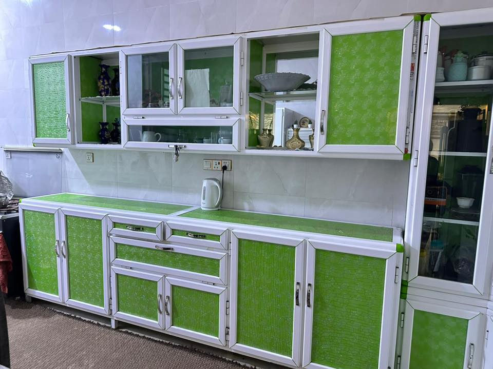 للبيع  سعر مناسب كاونتر تزكام مع الزاوية المسماه بوفية السعر الاتصال علئ رقم صاحب الكاونتر ‭0783 286 9789‬
