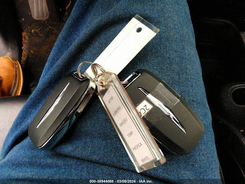 سلام عليكم
المركبة  :  كرايسلر باسفيكا لون ابيض موديل 2022
الضرر    : واضح بل صور 
الرقم     : بغداد حرة بسمي تحويل ثاني يوم
 موصفات ال S معروف

▪️ كرايسلر باسفيكا لون ابيض موديل 2022
▪️ محرك 6 سلندر 3600
▪️رادار امامي تفاعلي متعدد الاستخدام
▪️لايتات زينون عالي وناصي مع حاجب LED مع كشافات دعامية زينون
▪️ حساسات خلفي اصل 
▪️ حساسات الاجتياز الجانبية 
▪️ نظام الاوتو بارك الاسطفاف التلقائي
▪️ نظام ال All Wheel Drive 
▪️ كشافات دعامية اصل 
▪️ بصمة باب وبصمة تشغيل وتشغيل عن بعد 
▪️كشن ذاكرة (خزن ميموري) لكرسي السائق
▪️ طقم ويل حجم 20 لون سود
▪️ كاميرا خلفية دوارة مع الستيرن 
▪️ باب جنطة كهربائي شفط 
▪️ ابواب جانبية كهربائية مع بردات اصلية 
▪️ غرفة السيارة جلد اسود اصل 
▪️ تحكم كهربائي متكامل لمقاعد المقدمة 
▪️ شاشة دشبول كبيرة لمجموعة من الايعازات 
▪️ السيارة 7 راكب مع 3 قطع تبريد 

رقم: ‭0772 237 9666‬ غير متواجد على الفيس
مكان السيارة ميسان -العمارة
