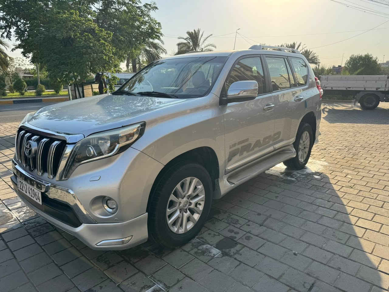 السلام عليكم برادو موديل 2016 سته سلندر  VXR اعلى مواصفات فول خليجي رقم أربيل تحويل مباشر ماشيه ١٢٨ الف السيارة جاهزة وجديدة بيها صبغ ٣ قطع اثر شخوط بدون دواخل شرط السعر ٢٧٥ ورقة مجال بسيط مكاني بغداد البنوك شارع الكنيسة للاستفسار *********** ابو مصطفى السونار مرفق مع الاعلان
