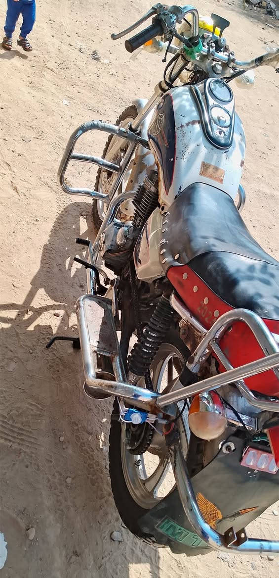 السلام عليكم..دراجه للبيع كامله المحرك سليم.*********** السعر 325 وبيهه مجال.
