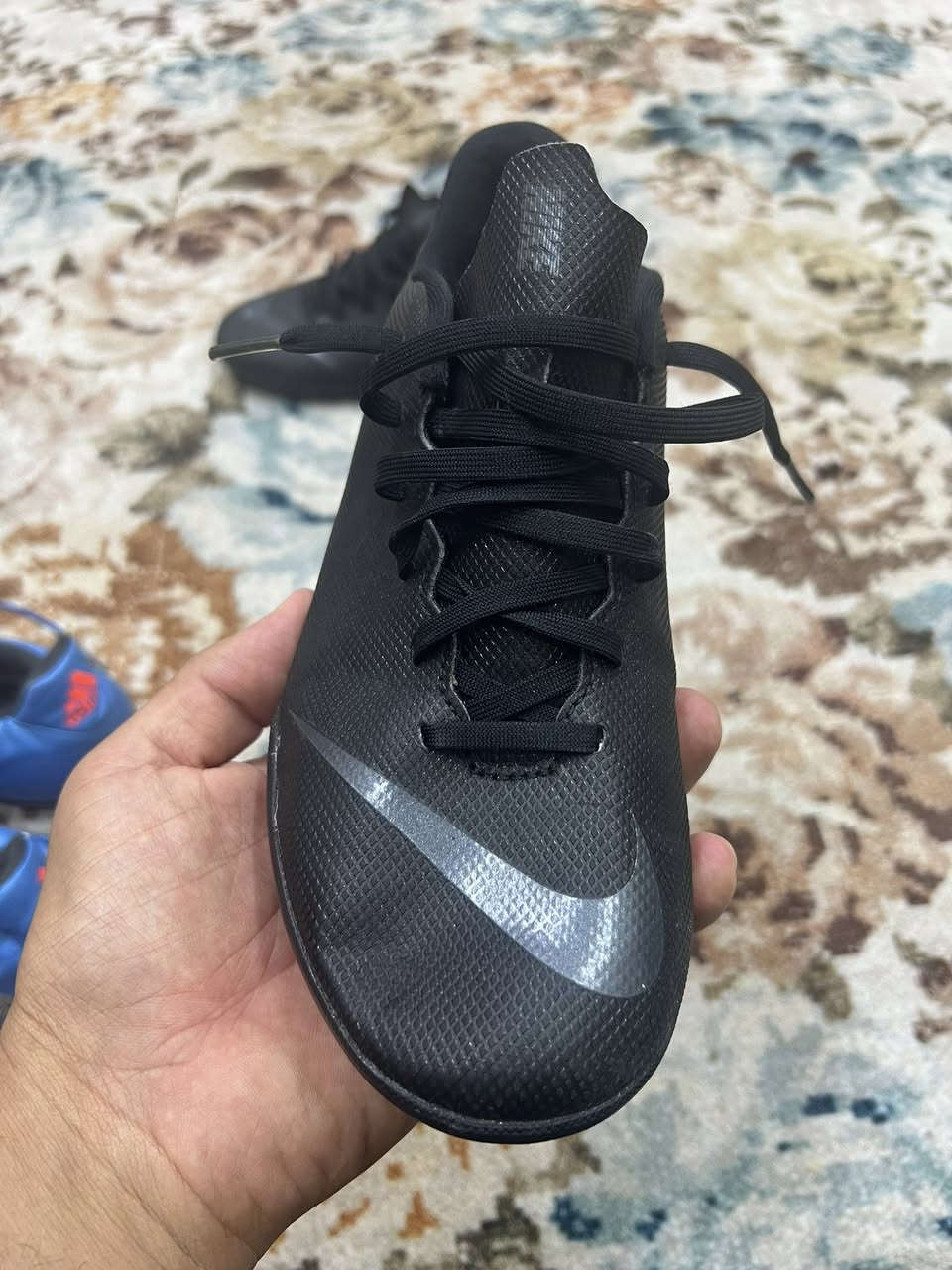 نايك اصلي فيتنامي 
طول القدم 25
الحجم 40
بالأمريكي قياس 6
تخفيضات 
السعر 40مع التوصيل 
***********
