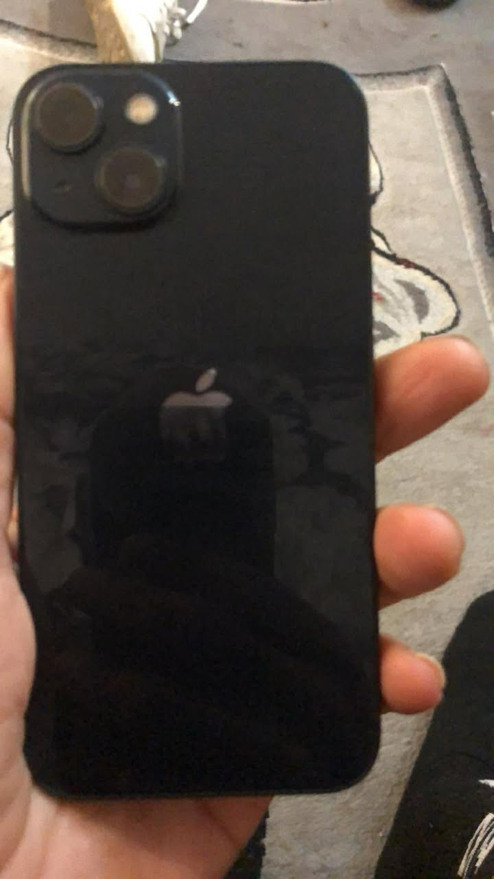 سلام عليكم ايفون ١٣ عادي ذاكرهز١٢٨ بطاريه ٨٠ جهاز نظيف كلش مابي زلخ سعر ٤٥٠
