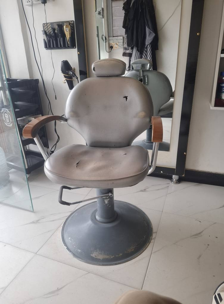 الغراض للبيع المكان الزبير سوق سوادي ***********
