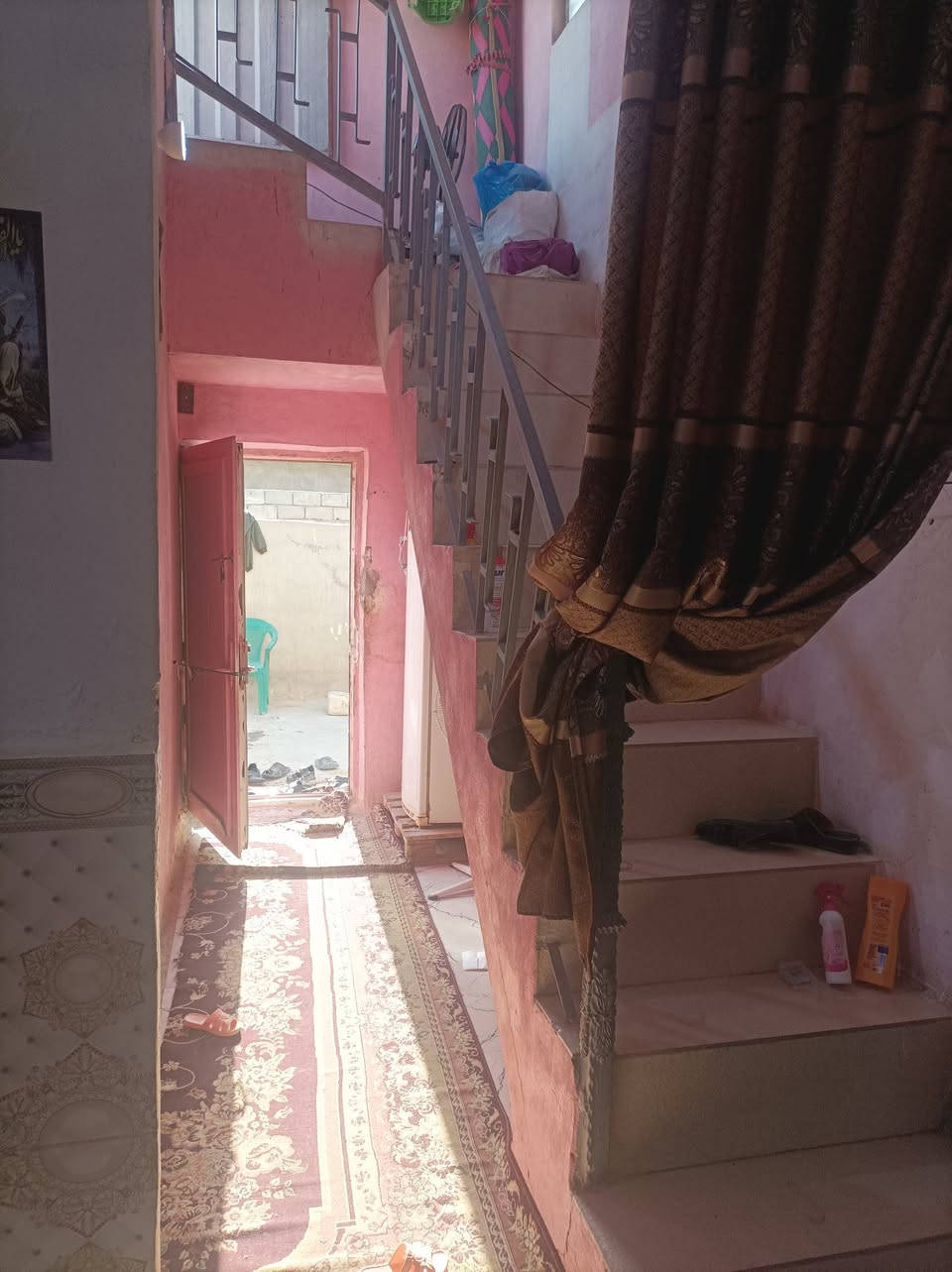 سلام عليكم بيت للبيع مساحه 270الرضويه السابعه سعر البيت 70وبي مجال الاتصال ***********
