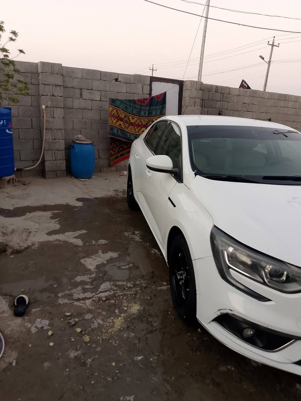 سلام عليكم سيارة رينو ميكان موديل 2021سياره خليجية جاهزه من كلشي حداده تبريد ثلج مكينه كير يشلعن شلع سياره حلوه واحله من الصور دواخل عسلي مكاني بصره السعر 90$      رقم الاتصال ***********
