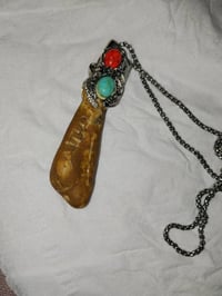 قلادات  حجر سلطاني  اوعطف  اوحجر السلوى للبيع   للتواصل على الرقم07714...