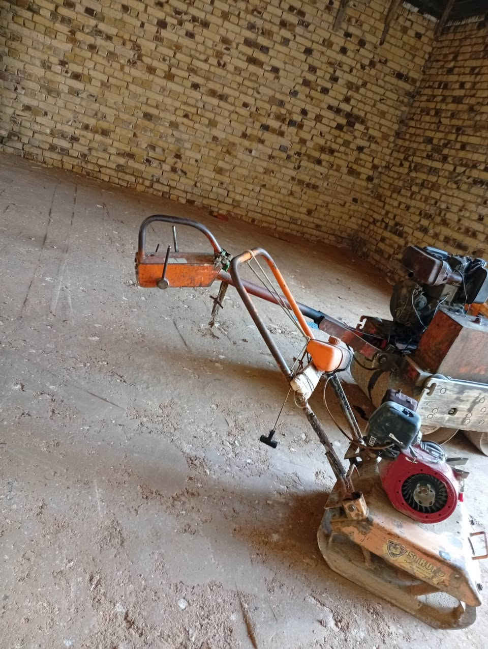 حادله واحد طن شرط الشغل هزاز عمل مختبر اسعار مناسبه شغل هندسي حدل مراحل اتراب سبيس وكذالك يوجد قفاز 
للتواصل والاستفسار الاتصال بل رقم او مراسله الصفحه 
***********محمد الظالمي
