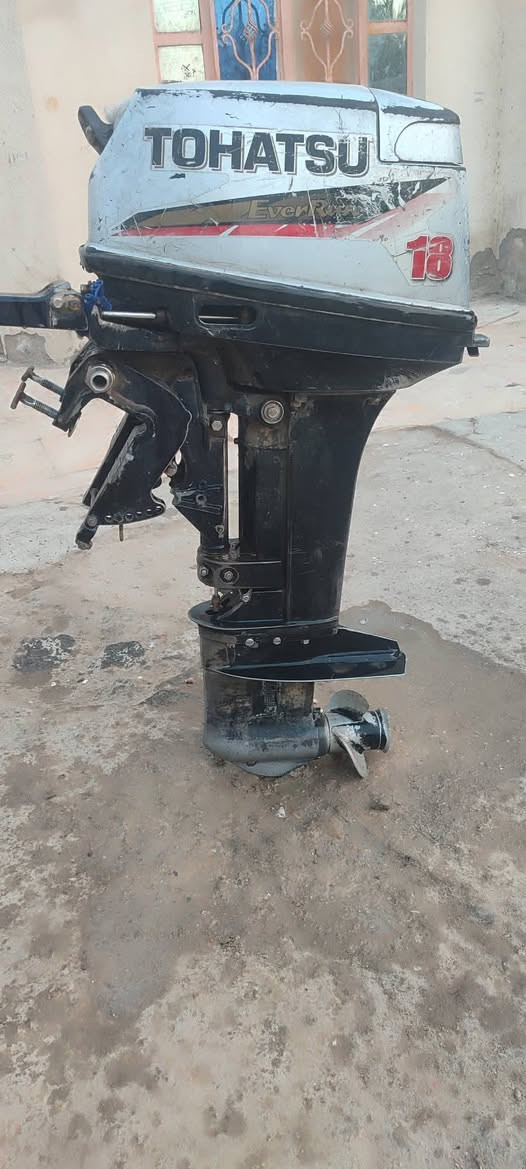 سلام عليكم مكينه للبيع ام 18 تهاستو محرك مفتوح ذيل ما مفتوح شرط نص جره السعر 550الف المكان البصرة الدير الشراي يتصل ***********رقم بي وتساب
