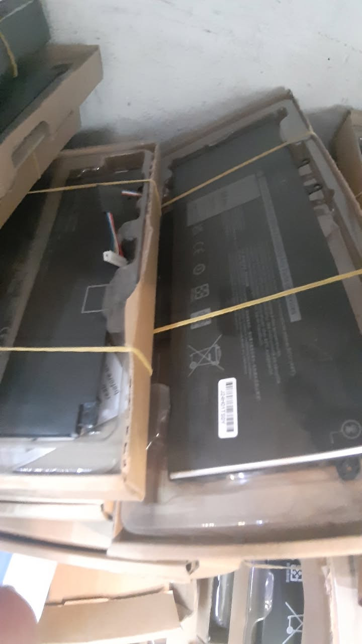 السلام عليكم 
متوفر  مواد الكترونية 
من:Lan cable   mini print  ring light  headphones Headset met pen 
lighting rgb  keycaps  Apc G ups  Desk josek Bluetooth g wireless
جملة و مفرد 
***********  :1واتساب رقم
***********  :2واتساب رقم
توصيل متوفر لجميع محافضات العراق
 للطلب راسلني خاص
