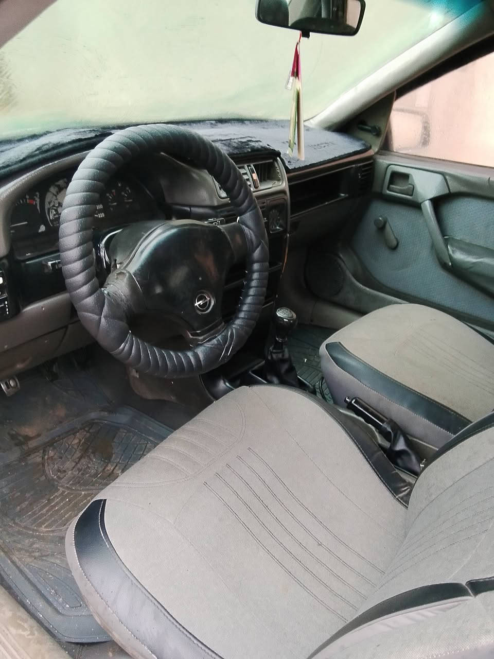 السلام عليكم
للبيع أوبل فكترا حجم 18رقم نينوى اجنبي جديد السيارا بسمنا كاربون بانزين بيها ورقي موديل 91 صبغ جماليه بدون ضرر مواصفات سلايت +بور +طخم جديد +تواير جدد
 +دوشمه جديده سيارا ترايك وين ما تريد شرط التحويل السعر 47وبيها مجال 
الاستفسار على الرقم ***********/***********
