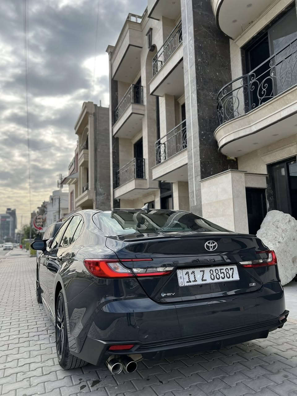 تويوتا كامري 2025 SE هايبرد بانزين مكينة 2500 ياباني اصلي لون اسمنتي رقم بغداد الانكليزي باسمي سنوية وهزة جديدة السيارة بوضع الزيرو ماشية 19 الف دخول جديد فول عدا الفتحة 
✅ بصمة تشغيل 
✅ شفتات ستيرن 
✅ 3 انضمة قيادة ( سبورت -ايكو - نورمال )
‏✅ EV مود 
✅ كشنات جلد ملكي 
✅ كشن كهرباء 
✅ تبريد بيانو 
✅ شاشة ابل كار بلي اندويد اوتو 
✅ شحن لاسلكي 
✅ عداد دجتال 
✅ رادار امامي خلفي جانبي
✅ نقاط عمياء مانع اصطدام 
✅ تحديد مسار قيادة ذاتية 
✅ قطعتين تبريد 
✅ لد امامي خلفي عدسة متغير 

وبعد بيها هواي مواصفات السيارة حادثها جاملغ وحافة البنيد بدون دواخل بدون شواصي مثل ماموضح بالصور 
السعر 233 ورقة وبيها مجال 
هاتف ***********
العنوان بغداد المنصور
