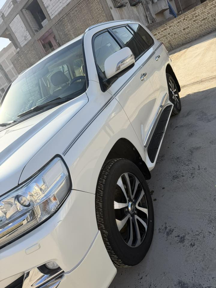 السلام عليكم 
لاندكروز ٢٠١٧ محرك ٦ سلندر 
ماشيه ١٥٧ 
فوول مواصفات 
مكفوله من الصبغ فقط مكان بارد بلجاملغ الامامي كلش بسيط 
مكينه كير صدر مكفول 
السعر ٤٧ وبيها مجال بسيط 
هـ***********
