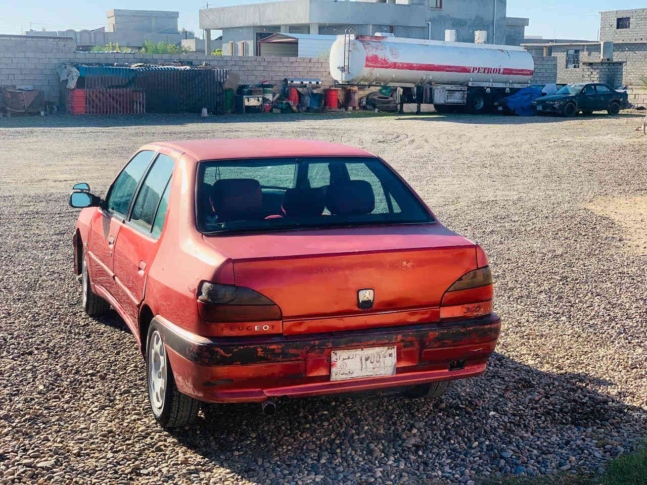 السلام عليكم
سيارة بيجو 306 فرنسي للبيع موديل 2002
السيارة كاملة
كهربائياتهة كاملة دوشمة جديدة
تواير جدد 
 السعر 27  وبيهةمجال
ويرهم مراوس
***********

