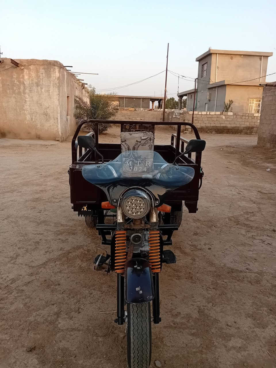 سلام عليكم ستوته للبيع موديل  2015 وراق صولية مابيهة اي نقص  مكان واسط العزيزية السعر  مليون  200 وبيهة مجال 
***********
