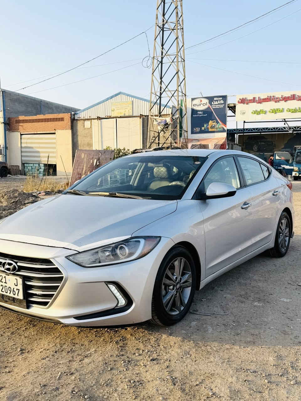 السلام عليكم
النترا 2017 للبيع وارد امريكي كلين تايتل فقط دعامية امامية تبديل اصلية وصبغ نص دوسة هنا بالعراق السونار مرفق بالمنشور

رقم سليمانية الدولي الجديد بأسمي شخصياً
سنوية جديدة للـ 2031 
هزه جديدة 
السيارة نضيفة بحالة ممتازة ماشية 105 mi
كير محرك بحالة جيد جداً 
شاشة كبيرة 
كامرة دوارة 
مانع انزلاق
حجم المكينة 2000 دوش
تخم تاير جديد
كروس سرعة تحكم جهتين 
لدات 
ويل كروم
لايت زينون 
باقي مواصفات الالنترا معروفة
السعر 129$ بيها مجال بسيط 
مكاني بغداد ابوغريب 
***********
*********** اتصل وواتساب 
***********
