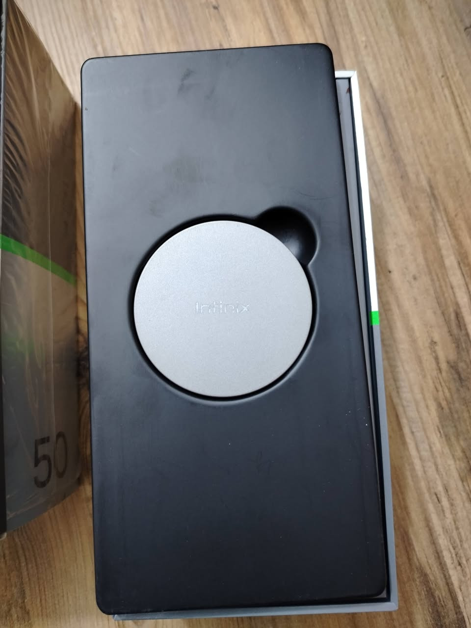 سلام عليكم 
جهاز انفنكس نوت 50 برو 
الجهاز نظافة 100% صالي اقل من شهر من اشتريته الذاكره 256 العشوائية 12+12 المعالج ميدتيك هيلوجي 100 التميت كامل ملحقات شاحنه وسماعات وشاعن عكسي السعر 300 وبي مجال للطيبين تواصل ***********
