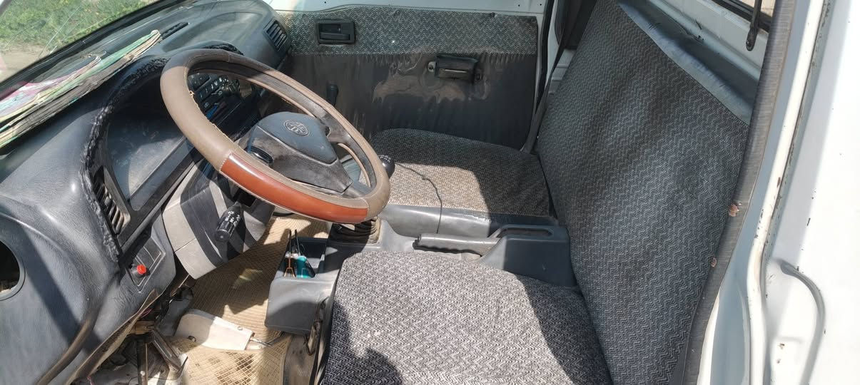 سياره فاو ٢٠٠٦ السياره شرط كير محرك اكسل شاصي  منفيس كامل السياره ناعمه المكان داقوق كركوك
سعرها ٢٠ ورقه وبيها مجال 
الاتصال ***********
