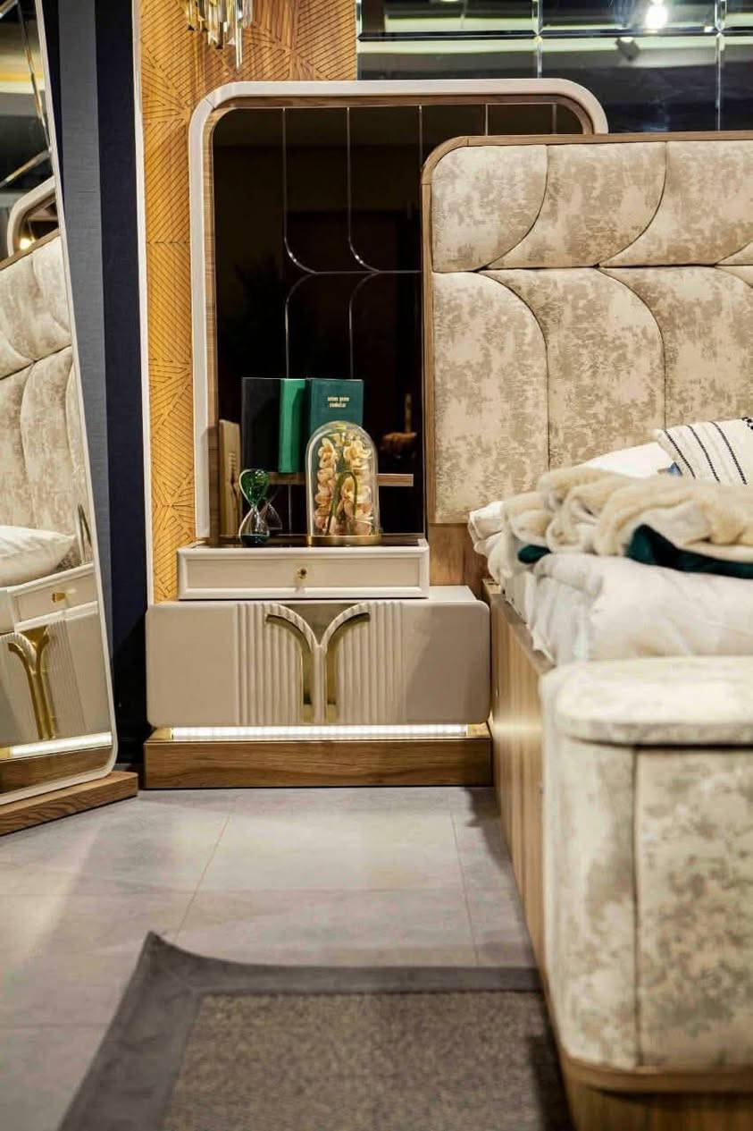 جربايه تركيه نفرين ٤ قطع  
شازلونه بيها مخزن
داخل الجربايه مخزن  متحرك
كوميديات لد اضويه وجرارات ٢ بكل كوميدي 
مع تاج  لون اوف وايت
الطول والعرض ١٨٠ *٢٠٠
درجه اولى جوليا
سبب البيع الانتقال 
السعر  ٢٢٥


**إذا كنت صاحب هذا الإعلان وتريد حذفه لأي سبب، رجاءا أرسل رسالة إلى الدعم الفني**