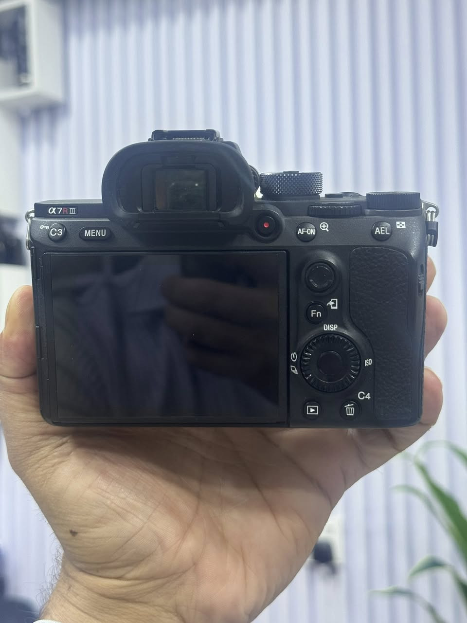 #daste_dw_مستعمل
———————
#sony a7r III body 
Clean 95%
Shutter 29k


**إذا كنت صاحب هذا الإعلان وتريد حذفه لأي سبب، رجاءا أرسل رسالة إلى الدعم الفني**