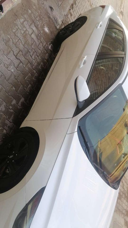 سلام عليكم النترا 21
امريكي قطعتين 
سياره جديده 
كير محرك صدر تبريد مكفول
ماشيه ٣٥mi
رقم سياره اربيل تحويل ثاني يوم
مكان سياره بغداد حريه
السعر 145 بيه مجال بسيط للشراي
للاتصال ***********
